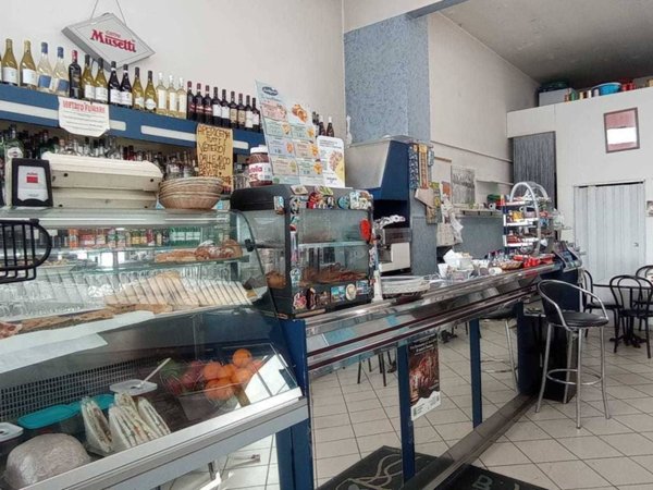 negozio in vendita a Carrara