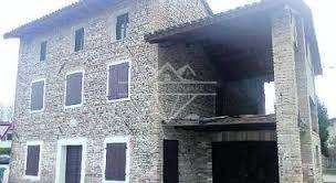 intera palazzina in vendita a Carrara in zona Gragnana