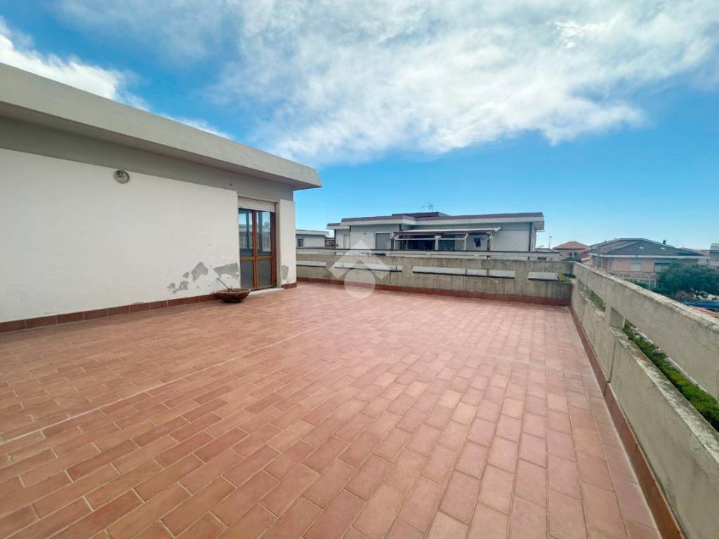 appartamento in vendita a Carrara in zona Marina di Carrara