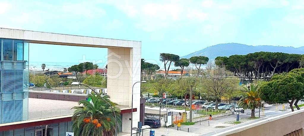 appartamento in vendita a Carrara in zona Marina di Carrara