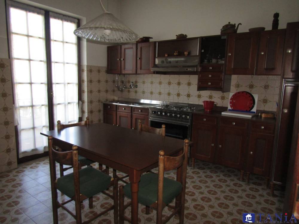 casa indipendente in vendita a Carrara in zona Avenza