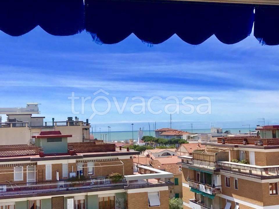 appartamento in vendita a Carrara in zona Marina di Carrara