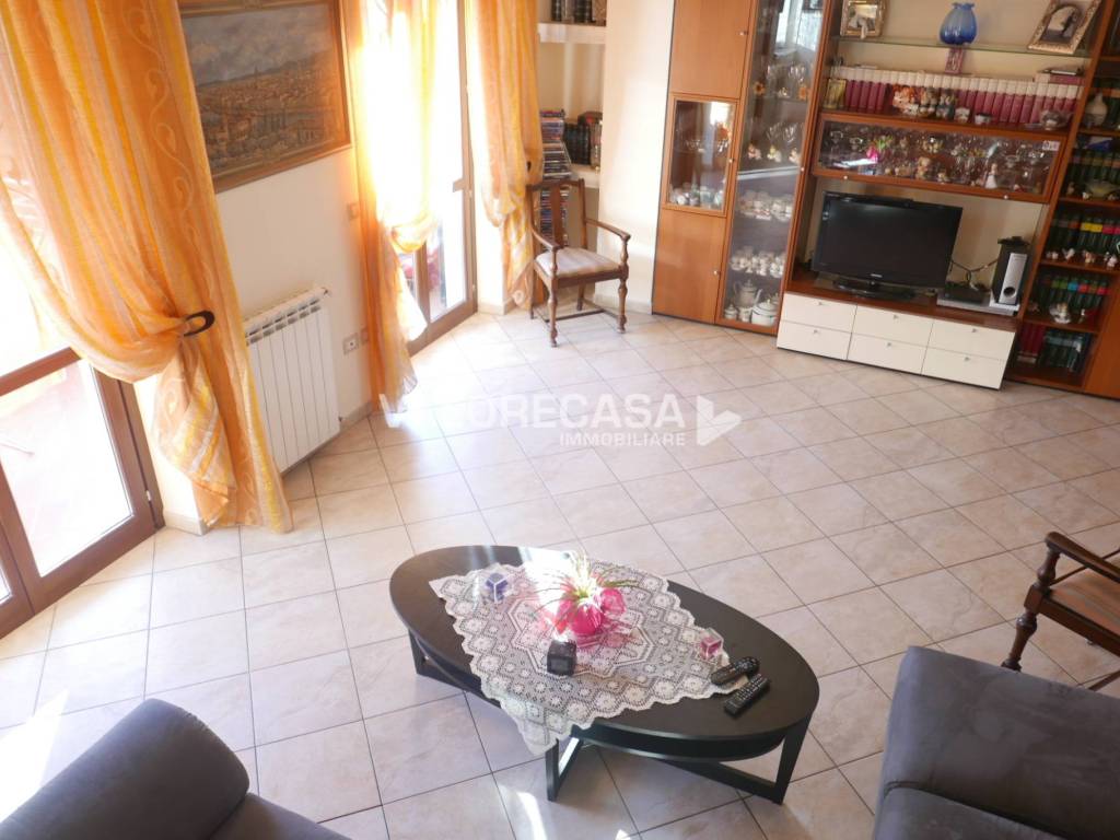 appartamento in vendita a Carrara in zona Avenza