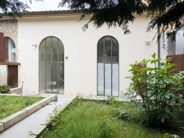 casa indipendente in vendita a Carrara