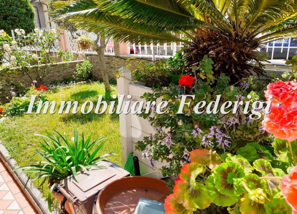 casa indipendente in vendita a Carrara in zona Avenza
