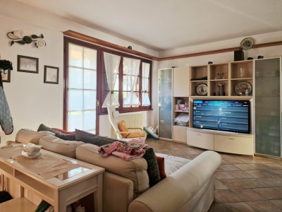casa indipendente in vendita a Carrara