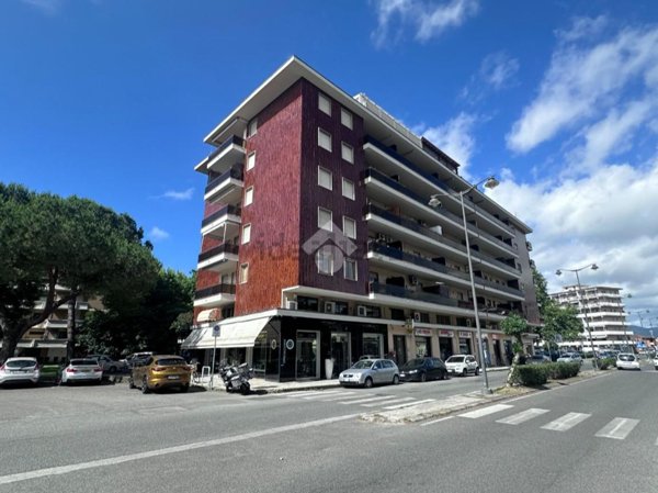 appartamento in vendita a Carrara in zona Marina di Carrara