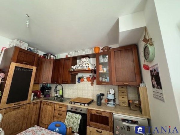 casa semindipendente in vendita a Carrara in zona Bedizzano