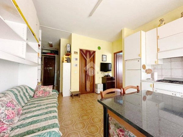 appartamento in vendita a Carrara in zona Marina di Carrara