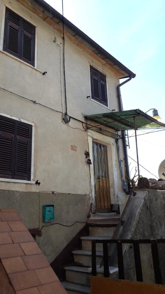 appartamento in vendita a Carrara in zona Bergiola
