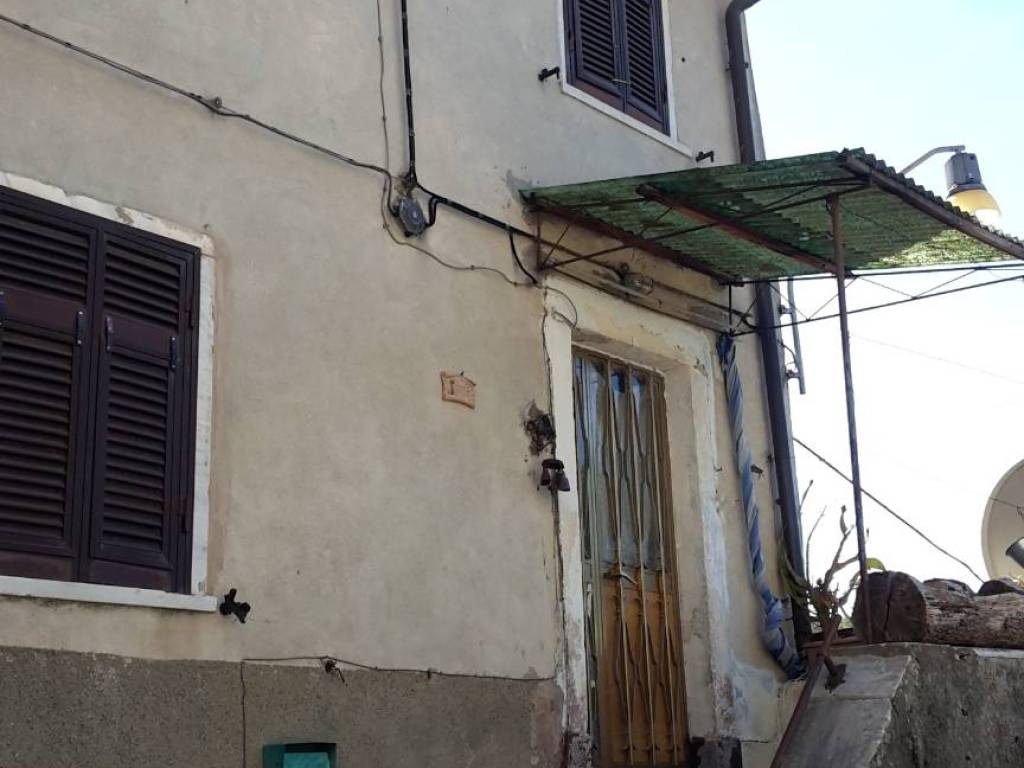 casa indipendente in vendita a Carrara in zona Bedizzano