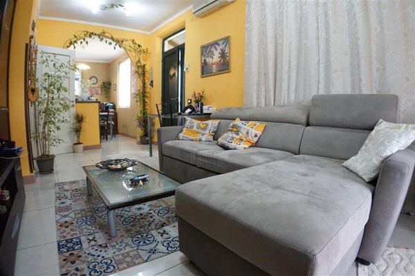 casa semindipendente in vendita a Carrara in zona Avenza