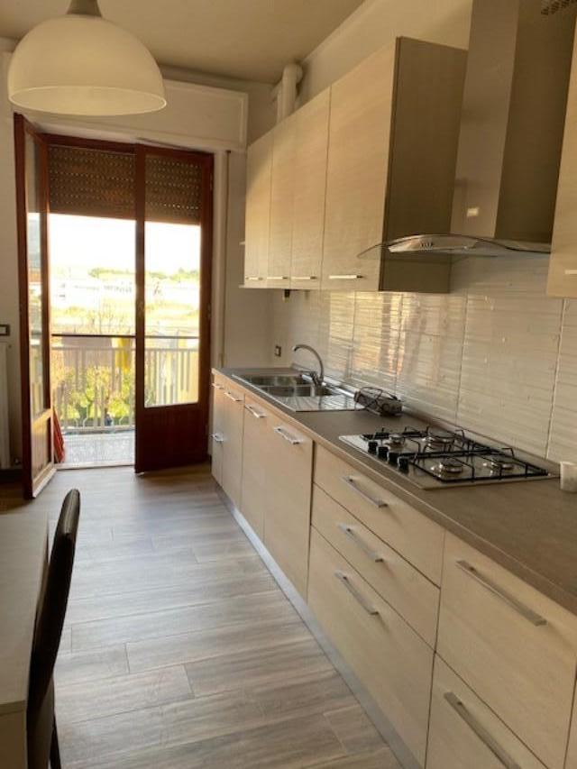 appartamento in vendita a Carrara in zona Marina di Carrara