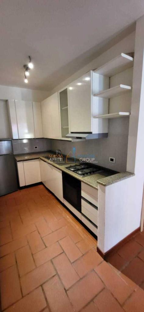 appartamento in vendita a Carrara in zona Avenza