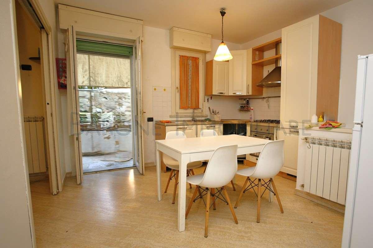 appartamento in vendita a Carrara in zona Avenza