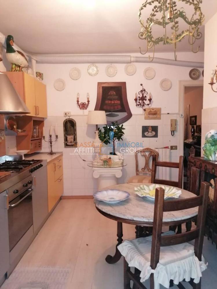 casa indipendente in vendita a Carrara in zona Avenza