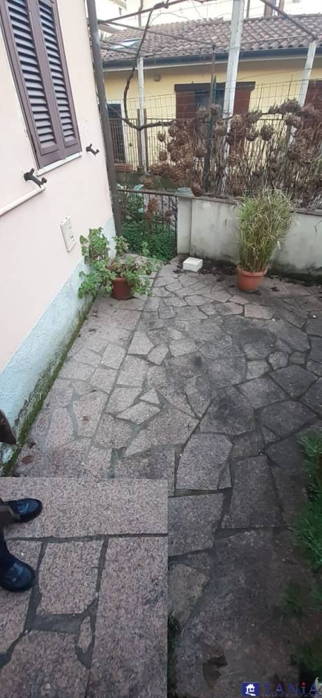casa indipendente in vendita a Carrara in zona Codena