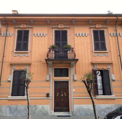 casa indipendente in vendita a Carrara in zona Marina di Carrara