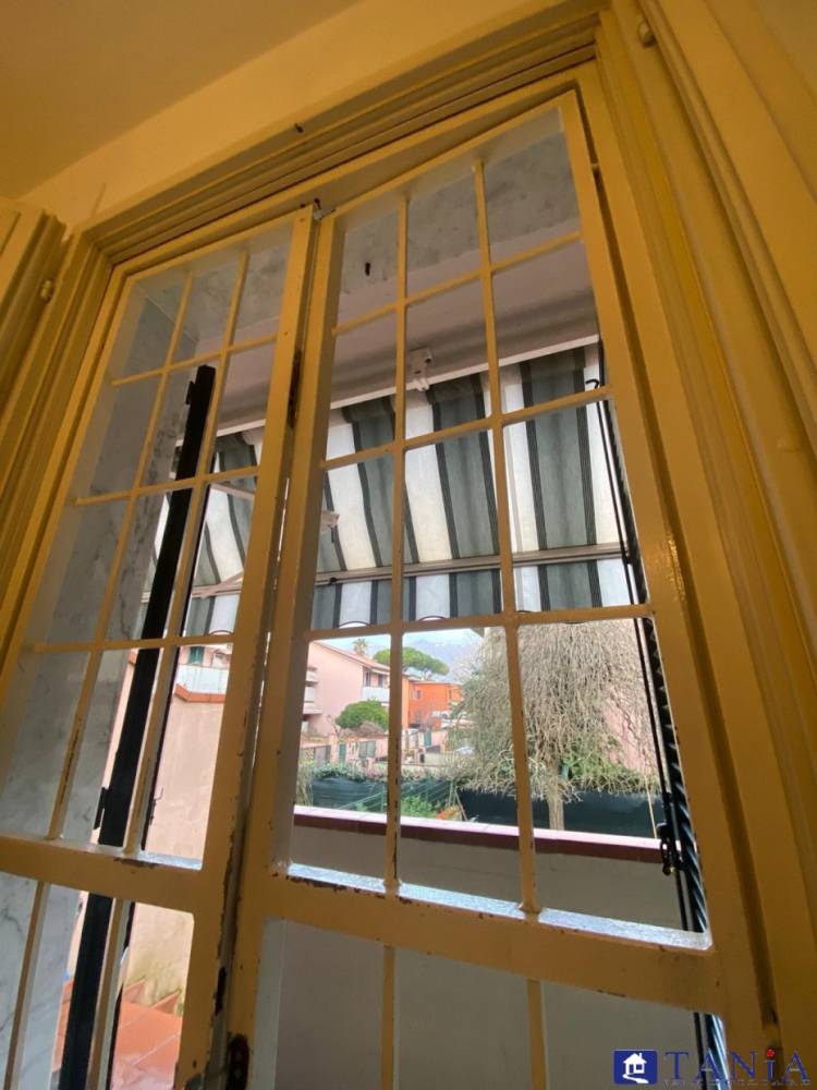 casa indipendente in vendita a Carrara in zona Avenza