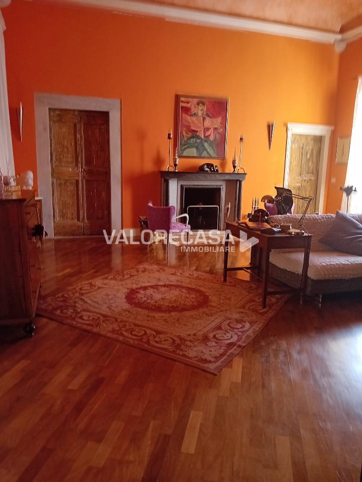 appartamento in vendita a Carrara in zona Centro Città