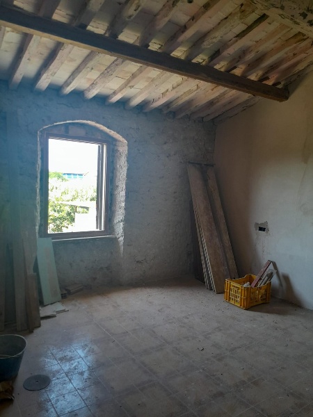 casa indipendente in vendita a Carrara in zona Avenza