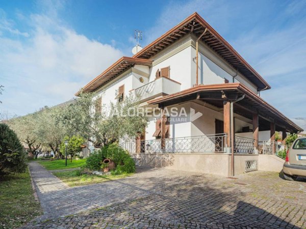 casa indipendente in vendita a Carrara in zona Sant'Antonio
