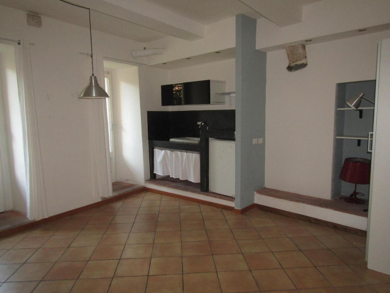 appartamento in vendita a Carrara in zona Marina di Carrara