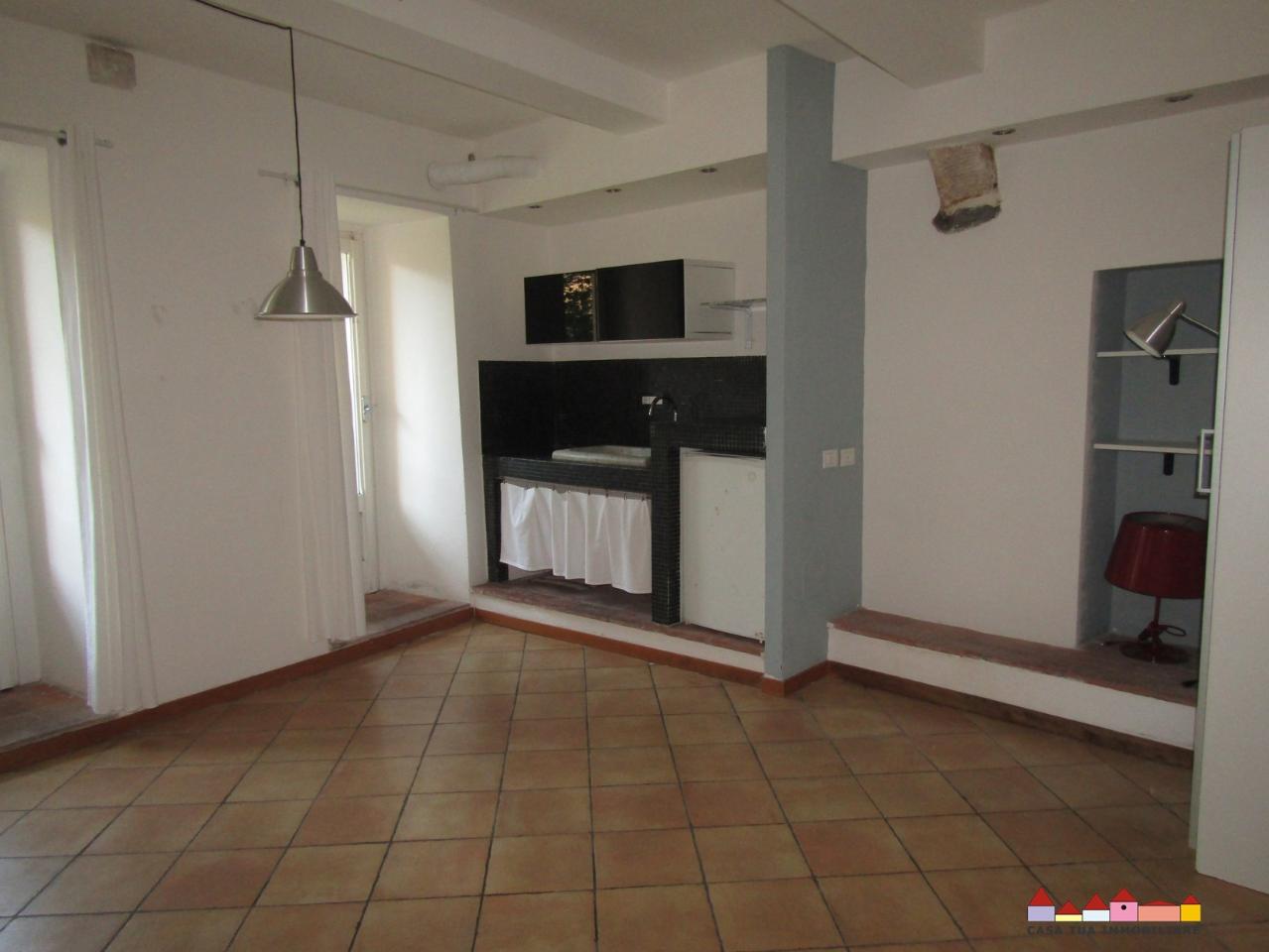 appartamento in vendita a Carrara in zona Centro Città