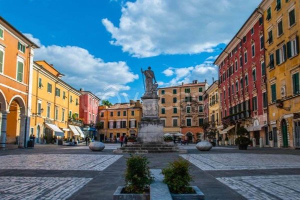 casa indipendente in vendita a Carrara in zona Centro Città