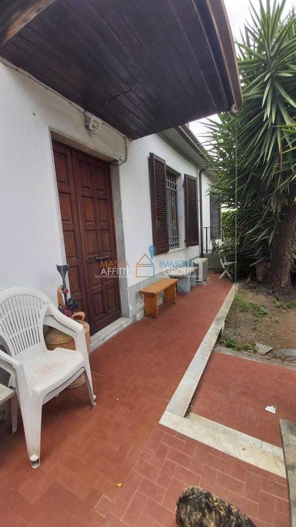 casa indipendente in vendita a Carrara in zona Avenza