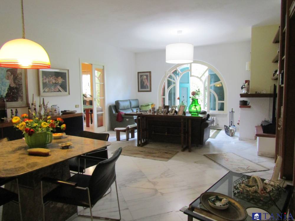 casa indipendente in vendita a Carrara in zona Marina di Carrara