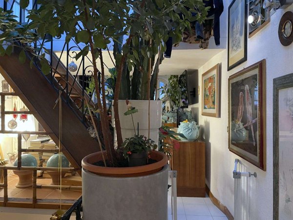 intera palazzina in vendita a Carrara in zona Centro Città