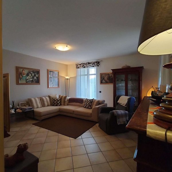 casa indipendente in vendita a Carrara in zona Marina di Carrara