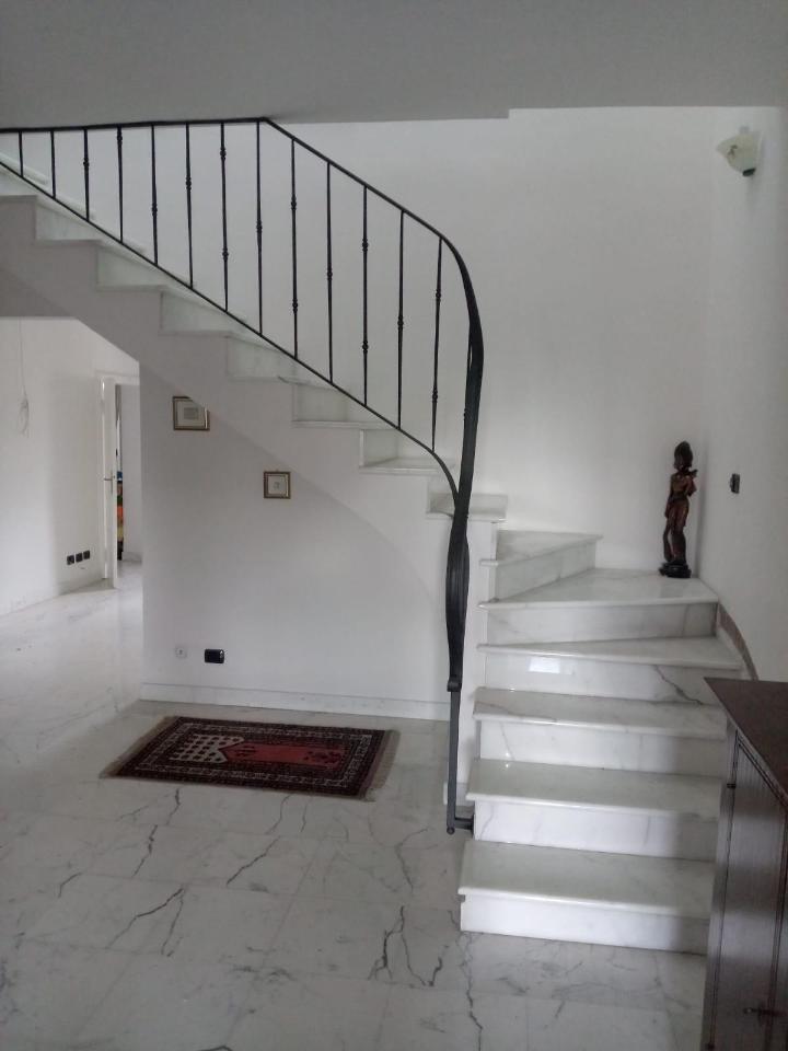 appartamento in vendita a Carrara in zona Marina di Carrara
