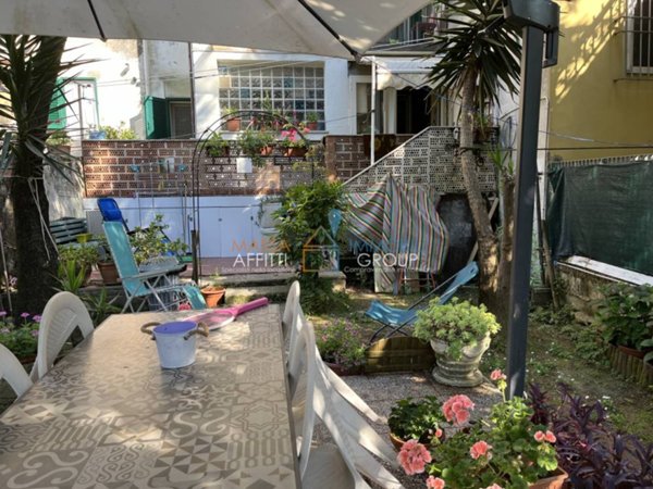casa indipendente in vendita a Carrara in zona Avenza