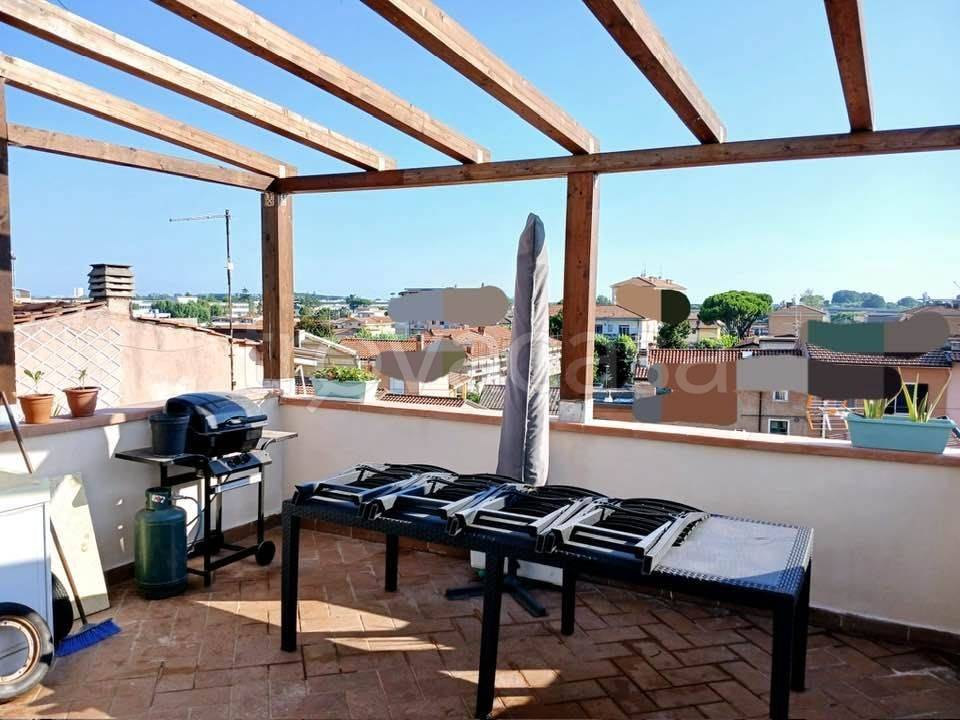 casa indipendente in vendita a Carrara in zona Avenza
