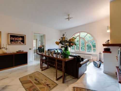 casa indipendente in vendita a Carrara in zona Marina di Carrara