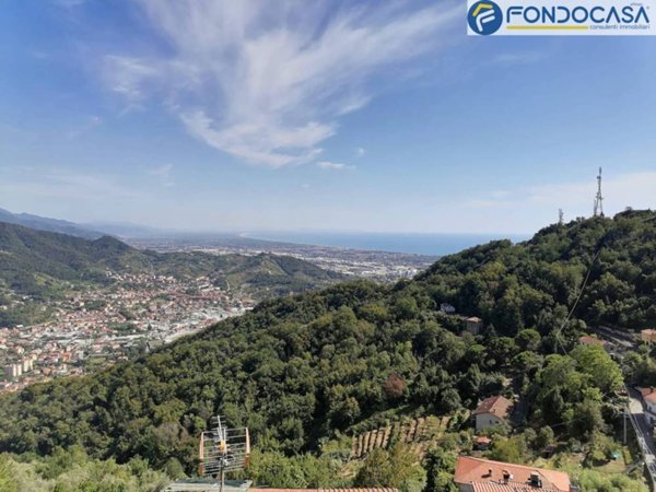 appartamento in vendita a Carrara in zona Fontia