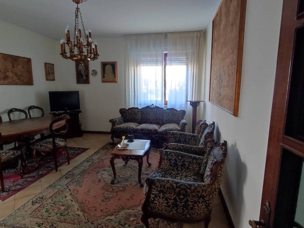 appartamento in vendita a Carrara in zona Marina di Carrara