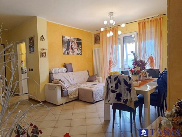 appartamento in vendita a Carrara in zona Bonascola
