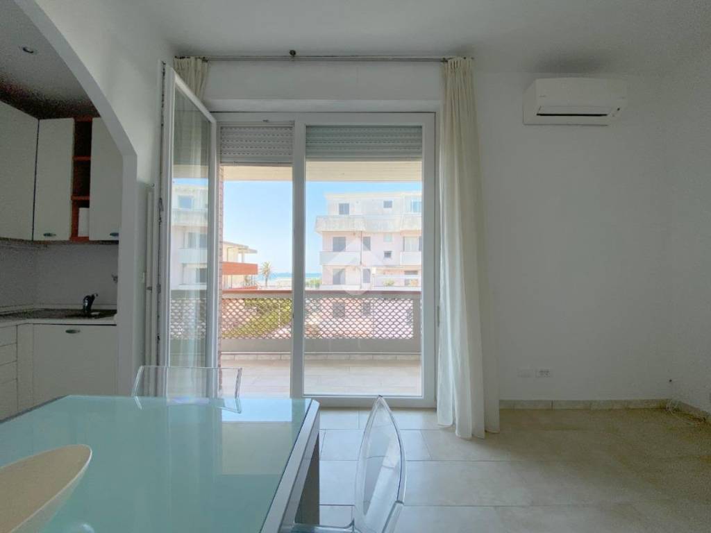 appartamento in vendita a Carrara in zona Marina di Carrara