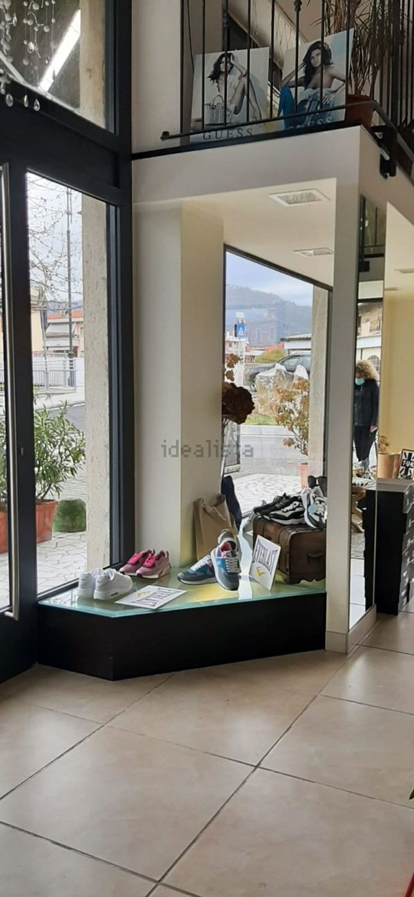 locale di sgombero in vendita a Carrara