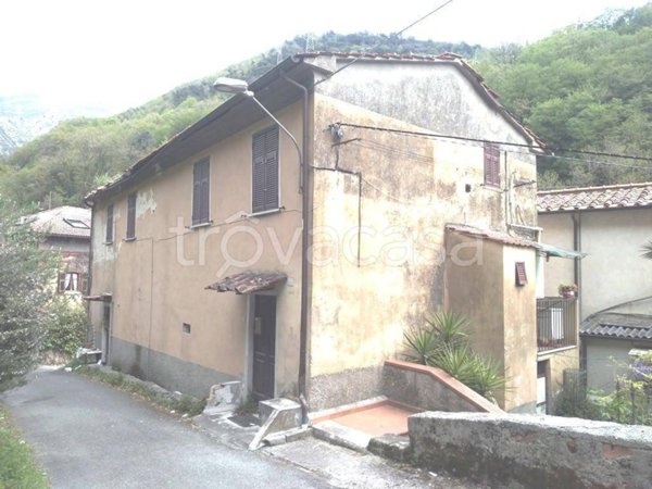 casa indipendente in vendita a Carrara in zona Centro Città
