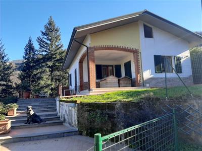 casa indipendente in vendita a Carrara in zona Centro Città