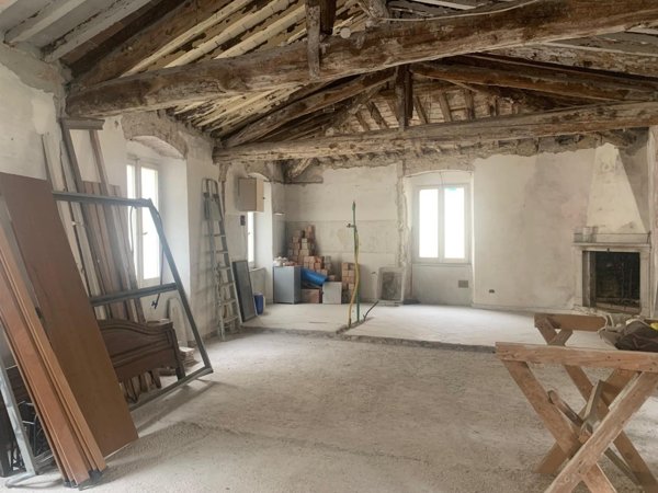 casa semindipendente in vendita a Carrara in zona Centro Città