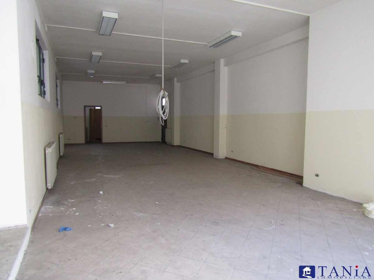 ufficio in vendita a Carrara in zona Avenza