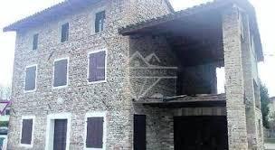 casa semindipendente in vendita a Carrara in zona Gragnana