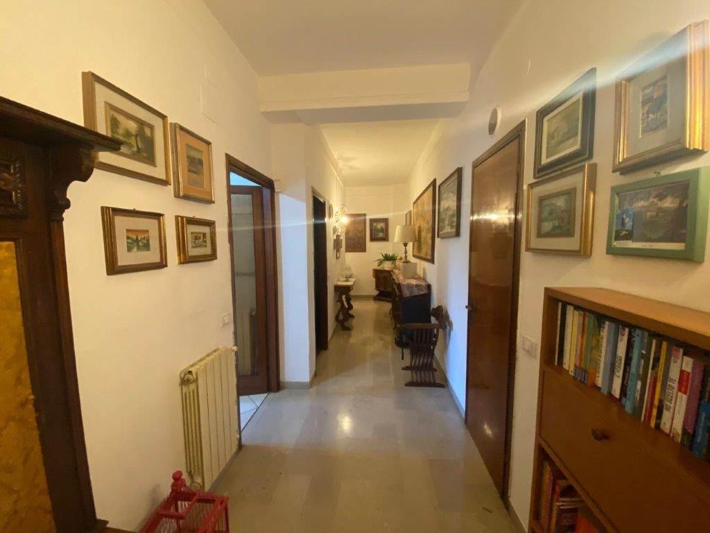 appartamento in vendita a Carrara in zona Stadio