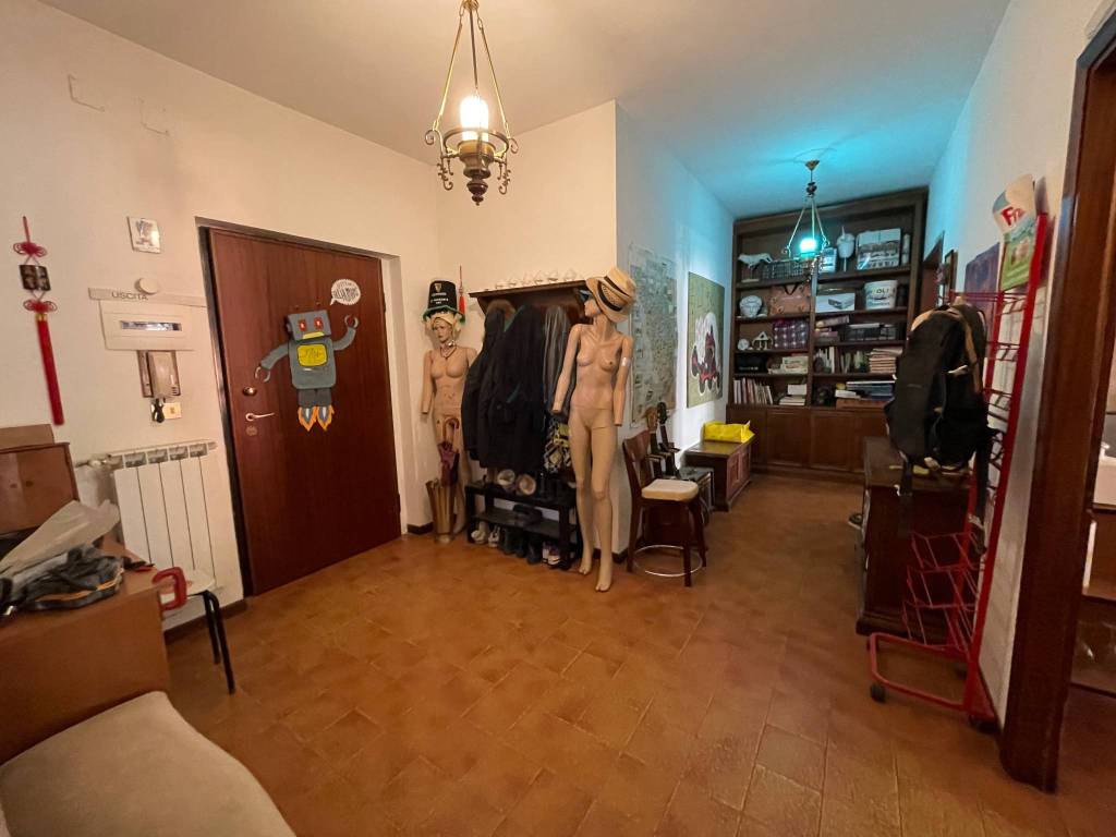 appartamento in vendita a Carrara in zona Miseglia