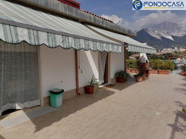 appartamento in vendita a Carrara in zona Marasio